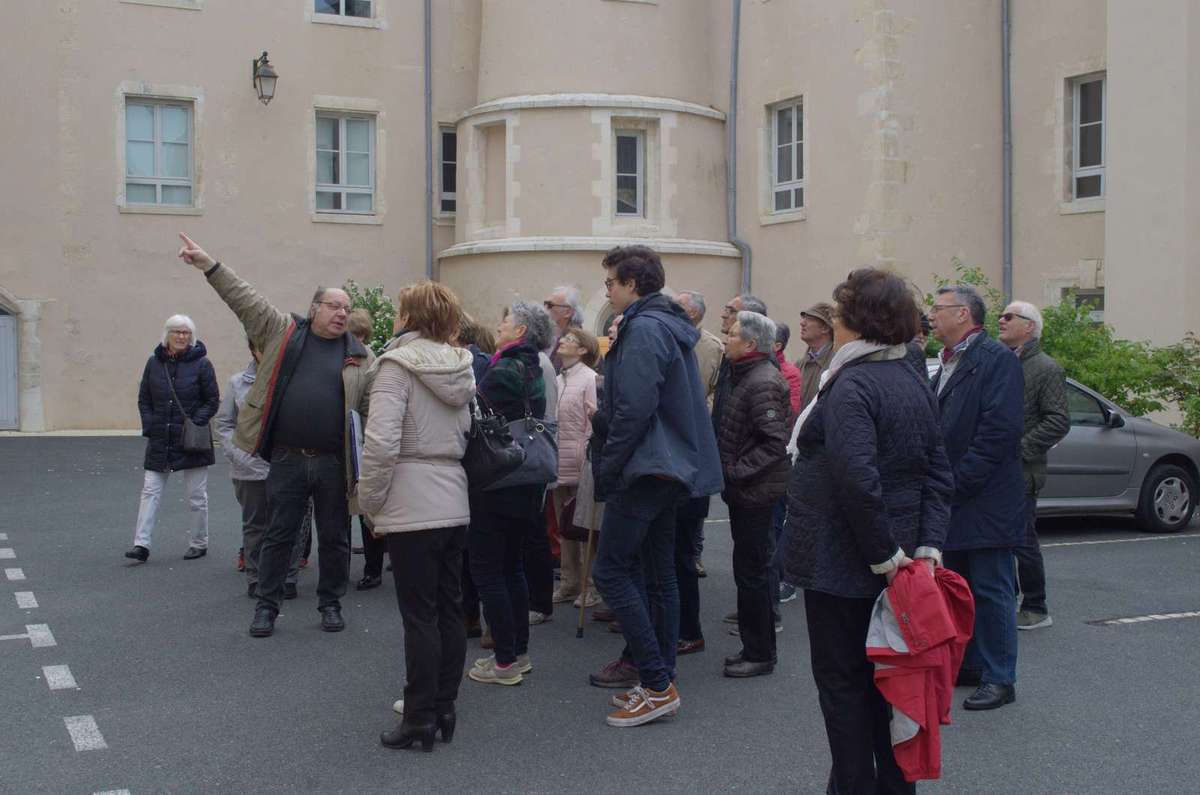Les Amis du Vieux La Châtre visitent Saint-Gaultier