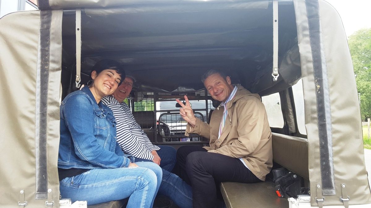 Départ de Champagne avec un bus et un Puch. Let's go!