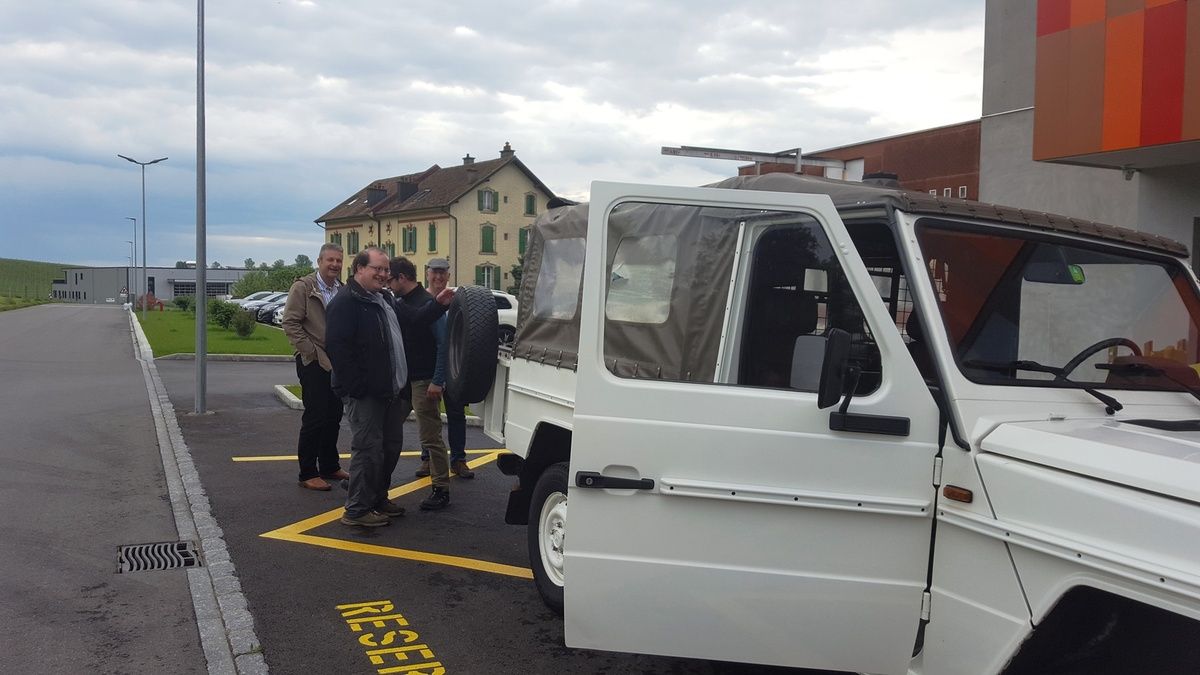 Départ de Champagne avec un bus et un Puch. Let's go!