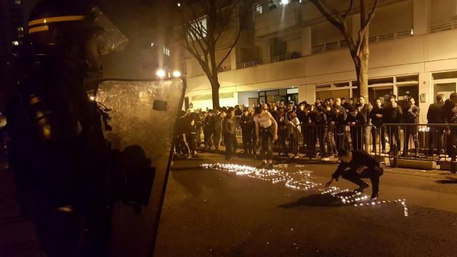 Les images des violents incidents qui se sont déroulés cette nuit en plein Paris devant le commissariat du 19e 