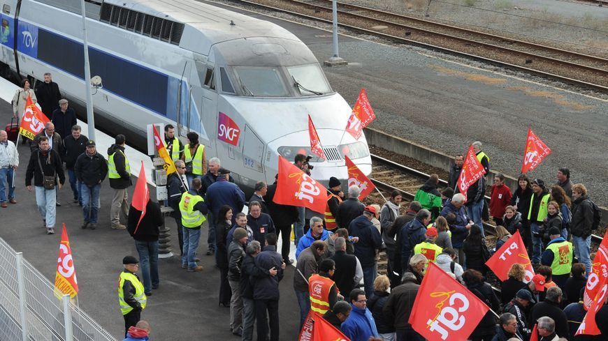 Grève Sncf Demain Grève SNCF - Prévisions pour demain : 1 TGV sur 2 - 1 Intercités sur 3