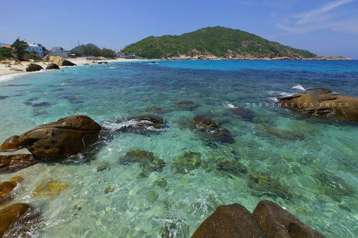 Biển ở đảo Bình Ba đẹp trong veo như ngọc đợi du khách tới khám phá 