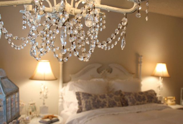 A guide to bedroom lighting with chandeliers