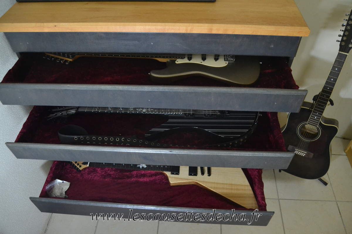 Un meuble pour les guitares de ZHomme - Les cousettes de Cha