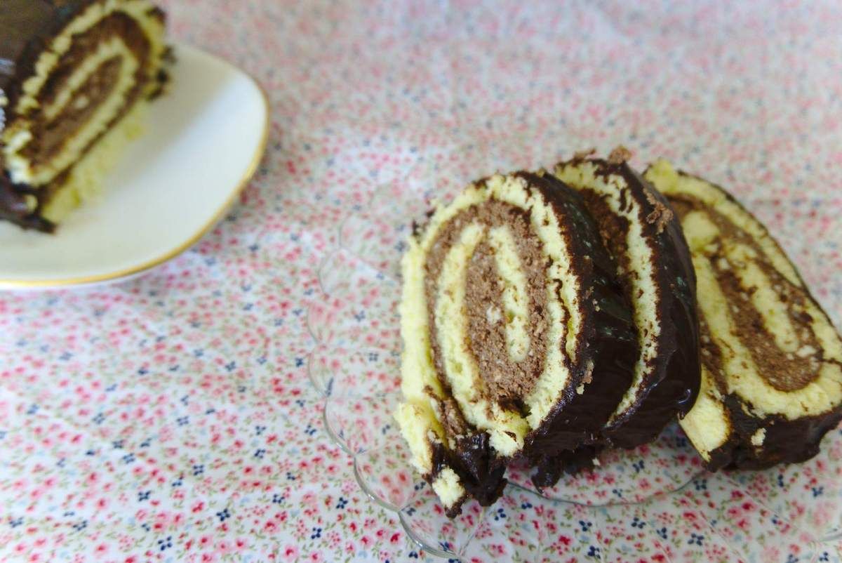 Gateau Roule A La Creme Tofu Chocolat Glacage Chocolat Noir Une Ribambelle D Histoires Gateau Roule A La Creme Tofu Chocolat Glacage Chocolat Noir Une Ribambelle D Histoires