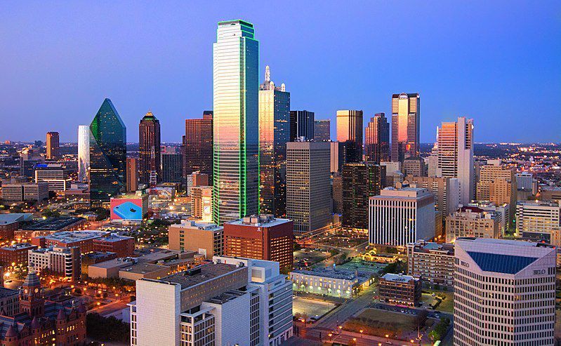 (Downtown Dallas, photo de Robert Hensley, 29/03/2014, www.flickr.com, wikipedia)