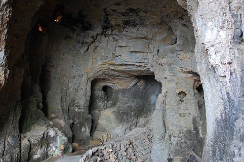entre-grotte-de-la-balme