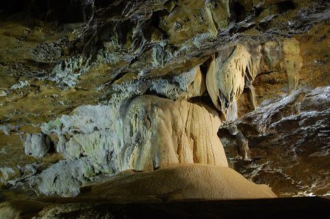 grottes-balme-stalagtites
