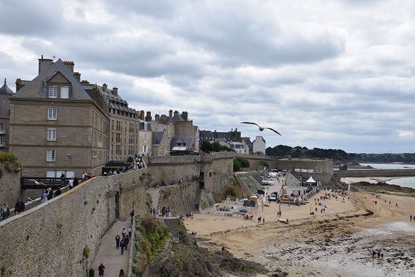 blog-maman-picou-bulle-cote-emeraude-StMalo-remparts