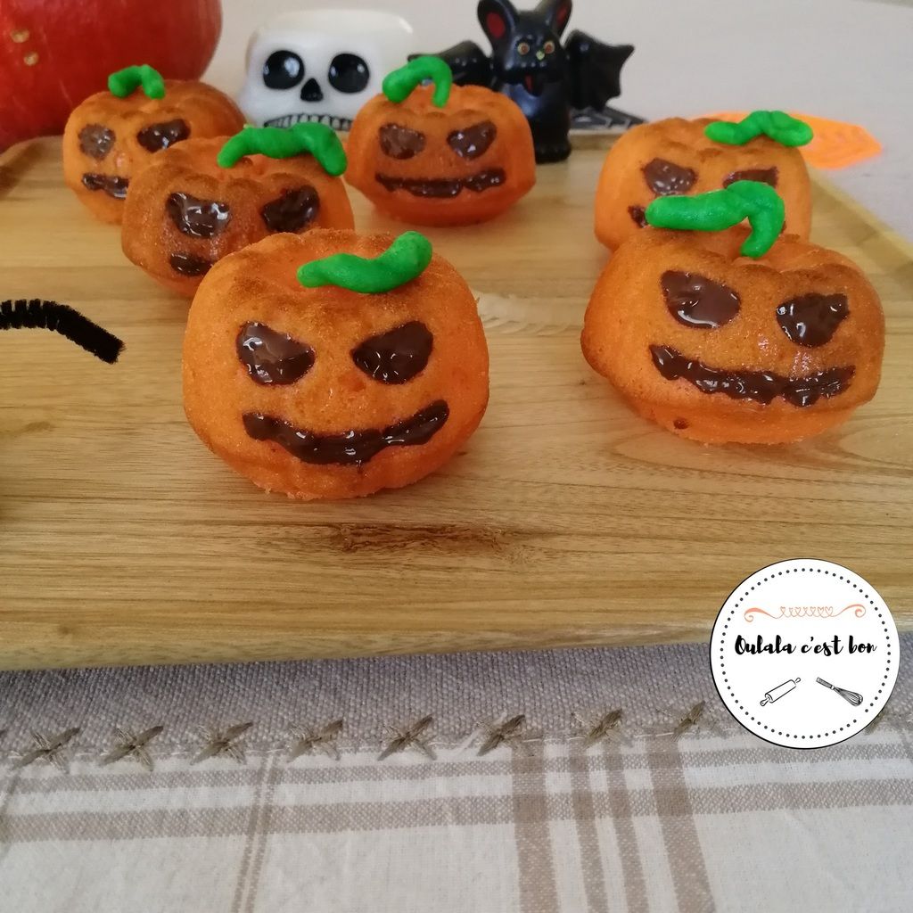 Gâteau en forme de citrouille diabolique d'Halloween ou simplement