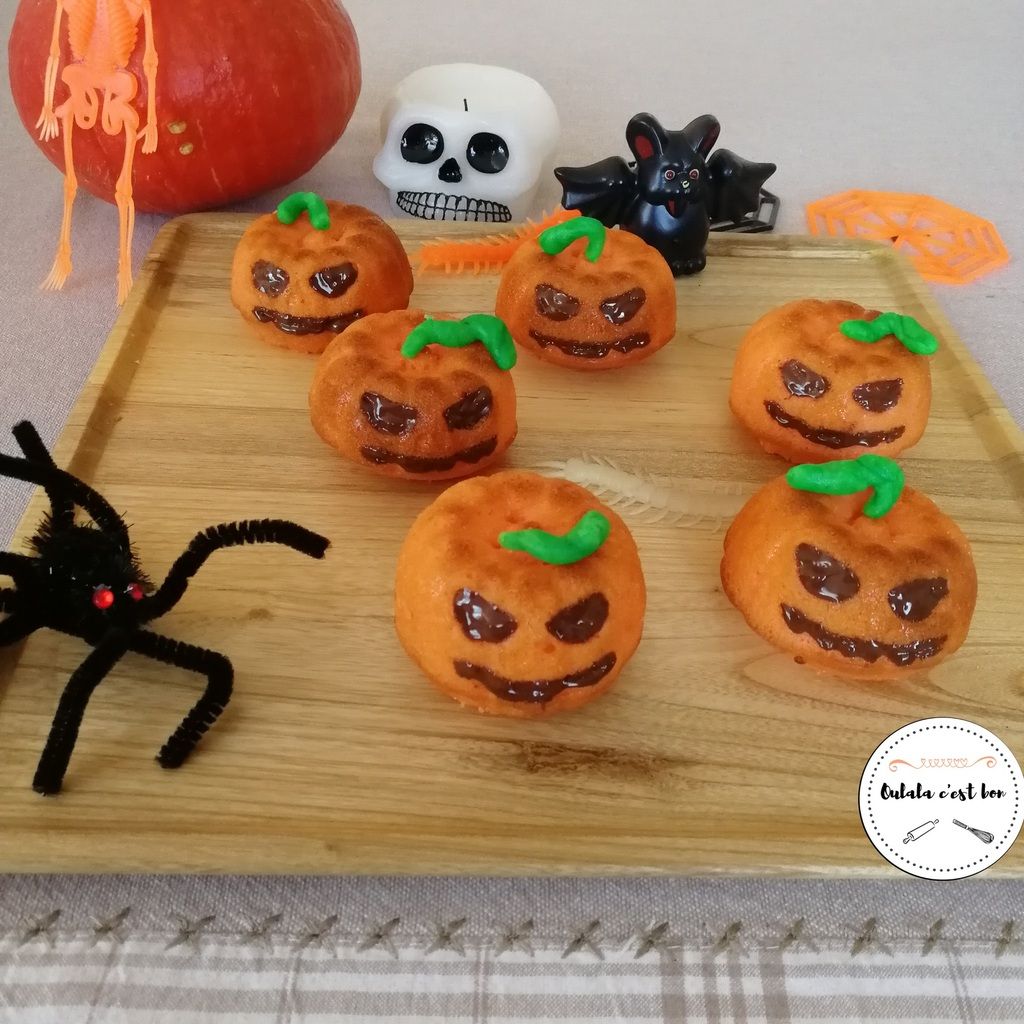 Gâteau en forme de citrouille diabolique d'Halloween ou simplement