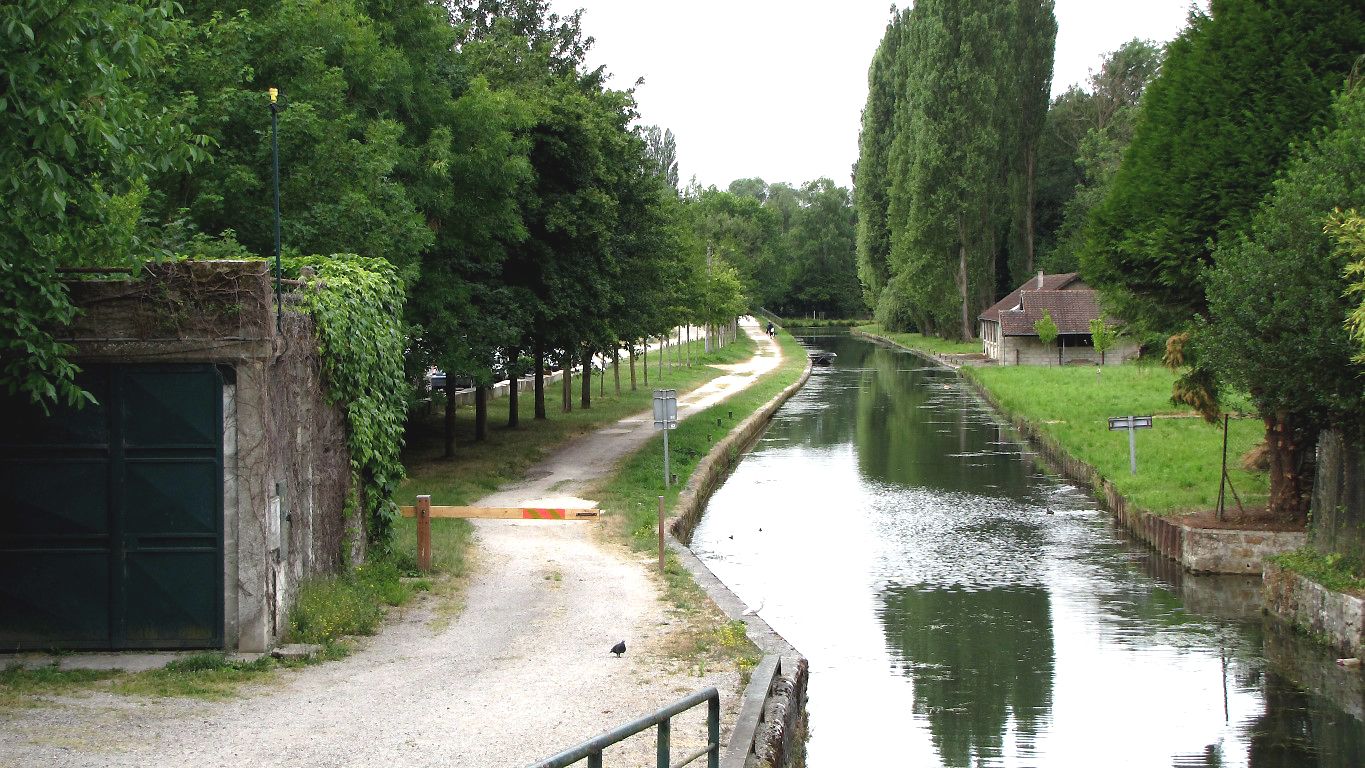 la Ferté-Milon par le canal de l'Ourcq