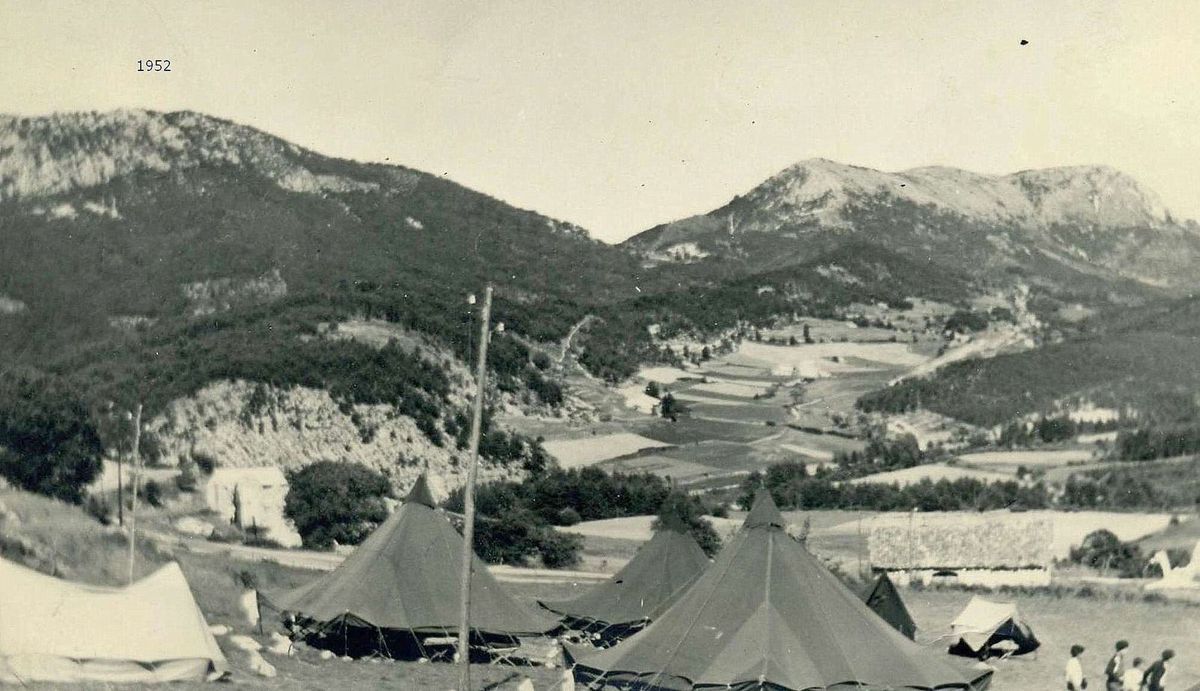 La Colonie S Installe Avec Ses Chalets De 1952 A 1959 Le Brunet Photos N 1