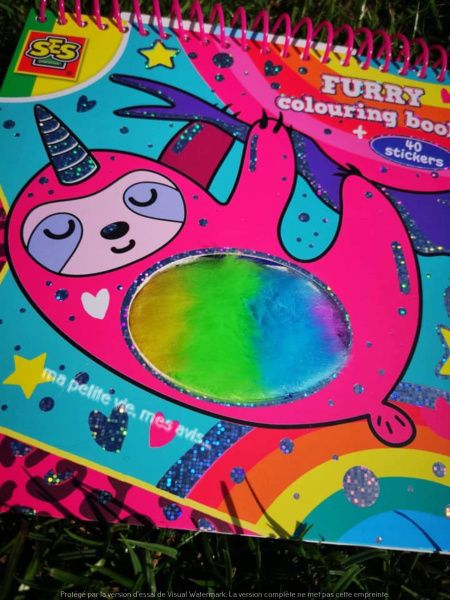 livre a colorier furry et les crayons de couleur xl