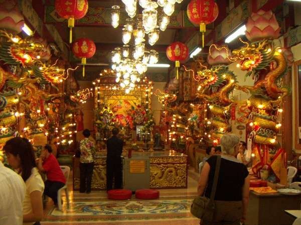 Dans le temple chinois à Chiang Mai