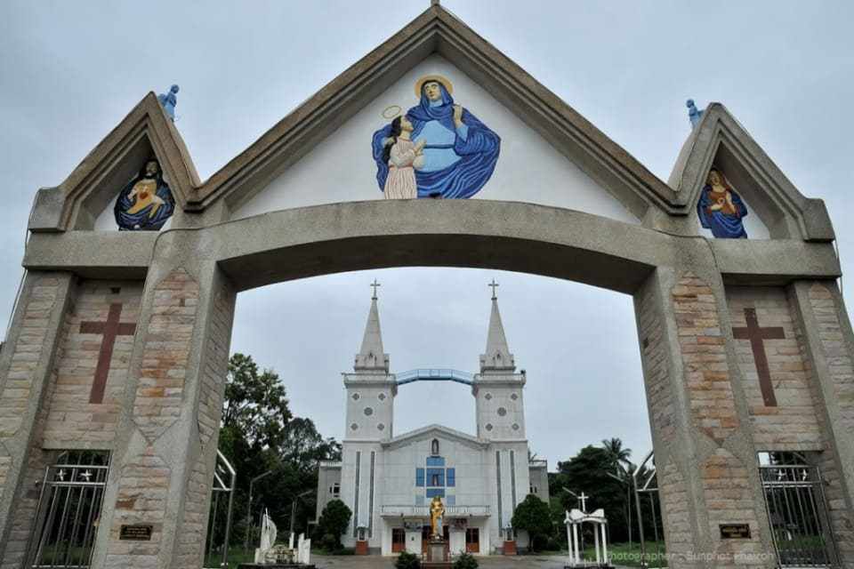 La co-cathédrale Sainte-Anne de Nakhon Phanom