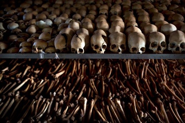 L'humanité entre haine et violence, sectes sanguinaires et volonté d'extermination des peuples.