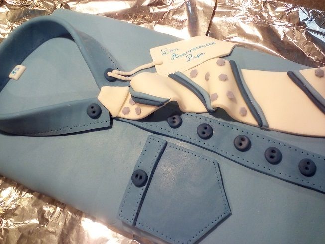Gateau D Anniversaire Chemise En Pate A Sucre Dix Petits Doigts