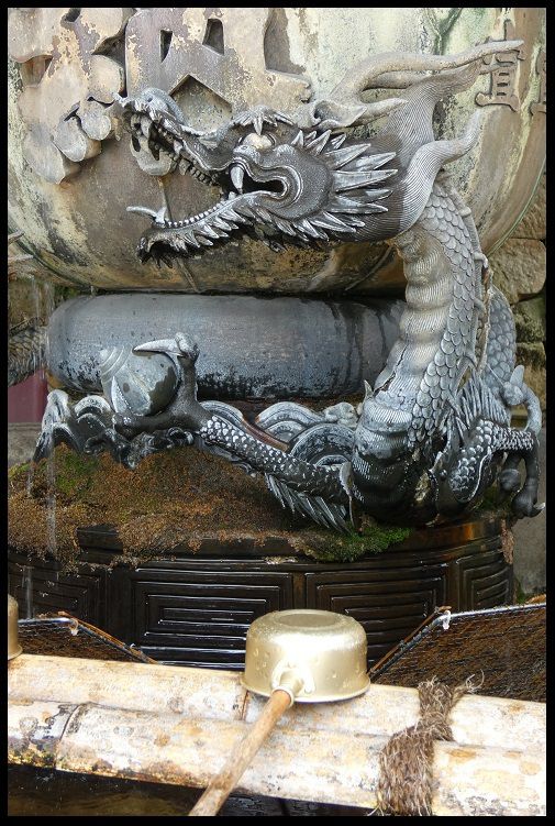 fontaine dragon temple hokkedo nara japon