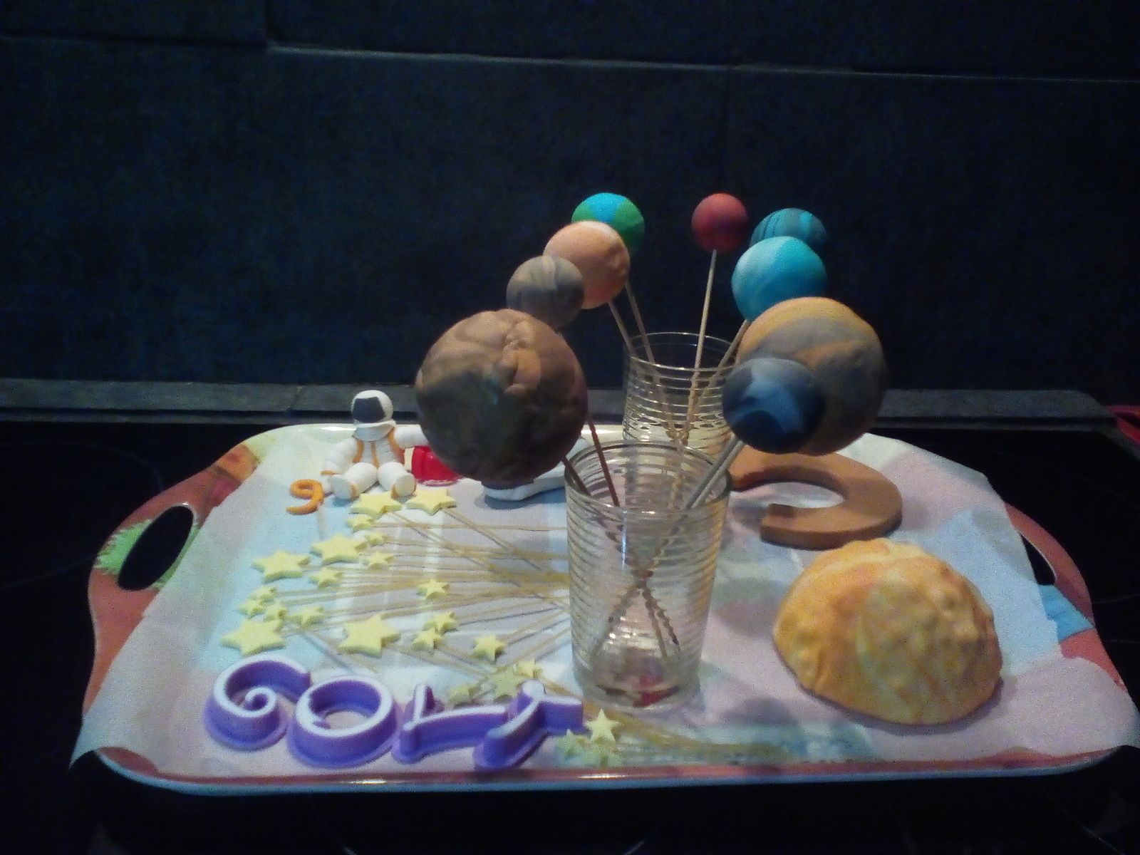 Termine Gateau D Anniversaire De L Espace Le Systeme Solaire Avec Tutoriel Dix Petits Doigts Termine Gateau D Anniversaire De L Espace Le Systeme Solaire Avec Tutoriel Dix Petits Doigts