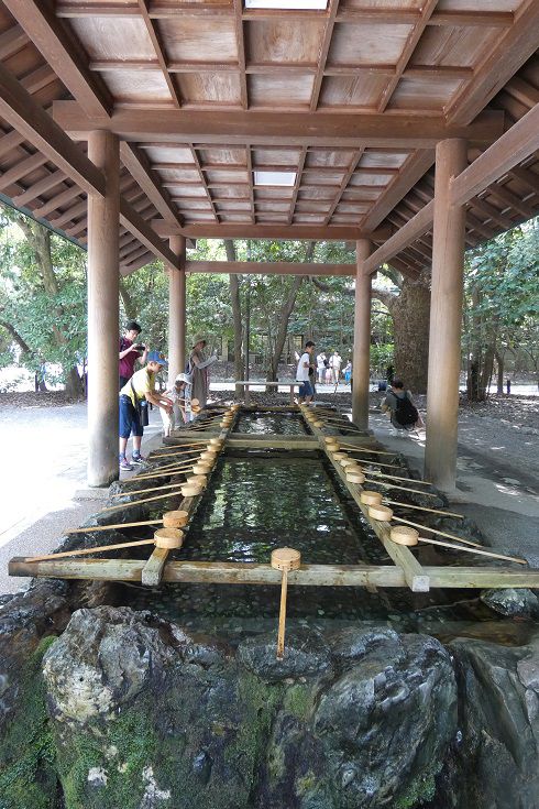 parc et temple atsuta shrine jingu nagoya japon fontaine