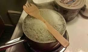 casserole qui déborde