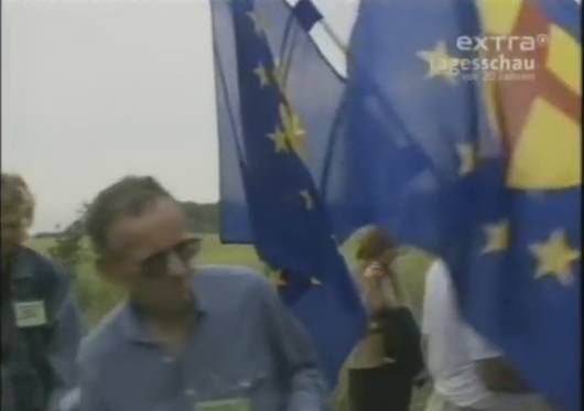 Sopron Hongrie,le passage des "réfugiés" de RDA le 19 Août 1989 http://09novembre1989lejourdapres-net.over-blog.com/2018/08/la-chute-du-mur-de-berlin-une-bonne-affaire-pour-l-ue.html