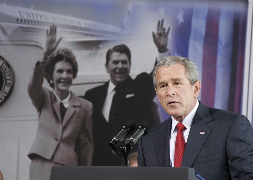 De 1981 à 2016, Reagan, W. Bush, Trump : trois figures conservatrices et républicaines à la Maison Blanche.