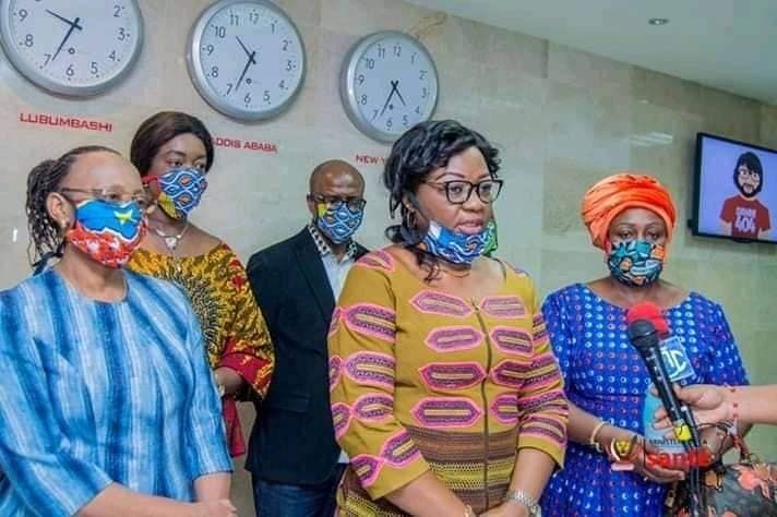 RDC: Lutter contre le Coronavirus avec des masques en tissu africain "Made  Jaynet kabila Panama papers" ? - RéveilFM.over-blog.com