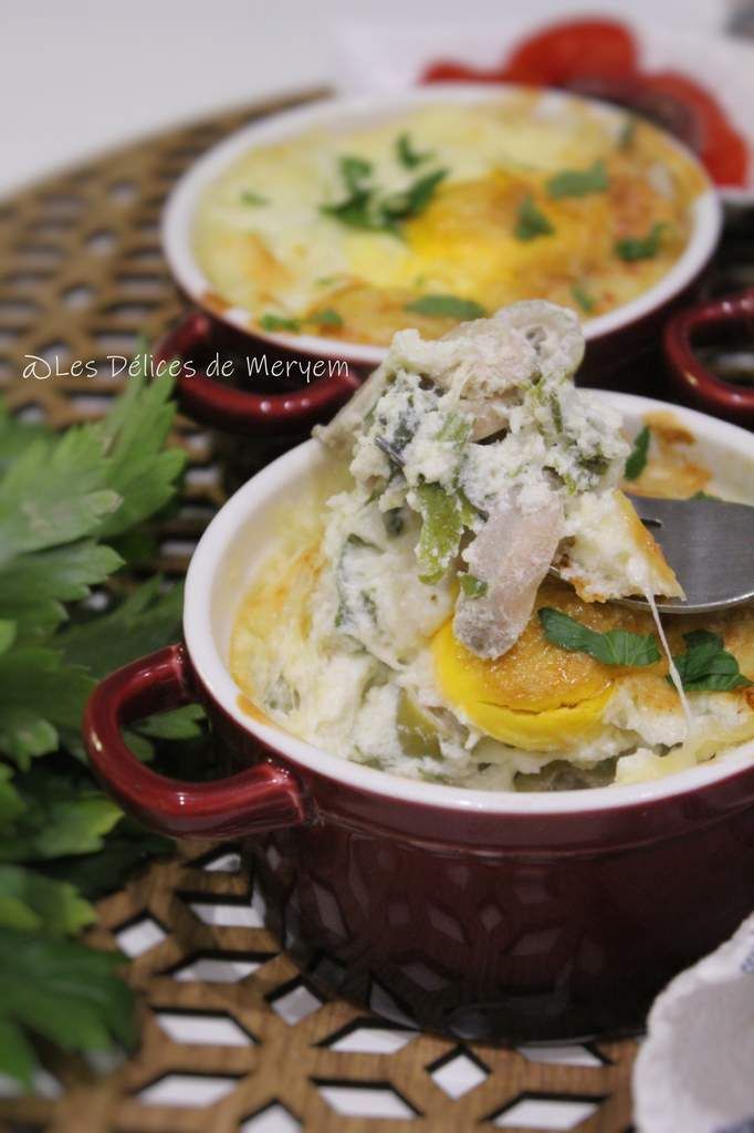 Oeufs cocotte aux champignons, aux olives et persil Les Délices de Meryem