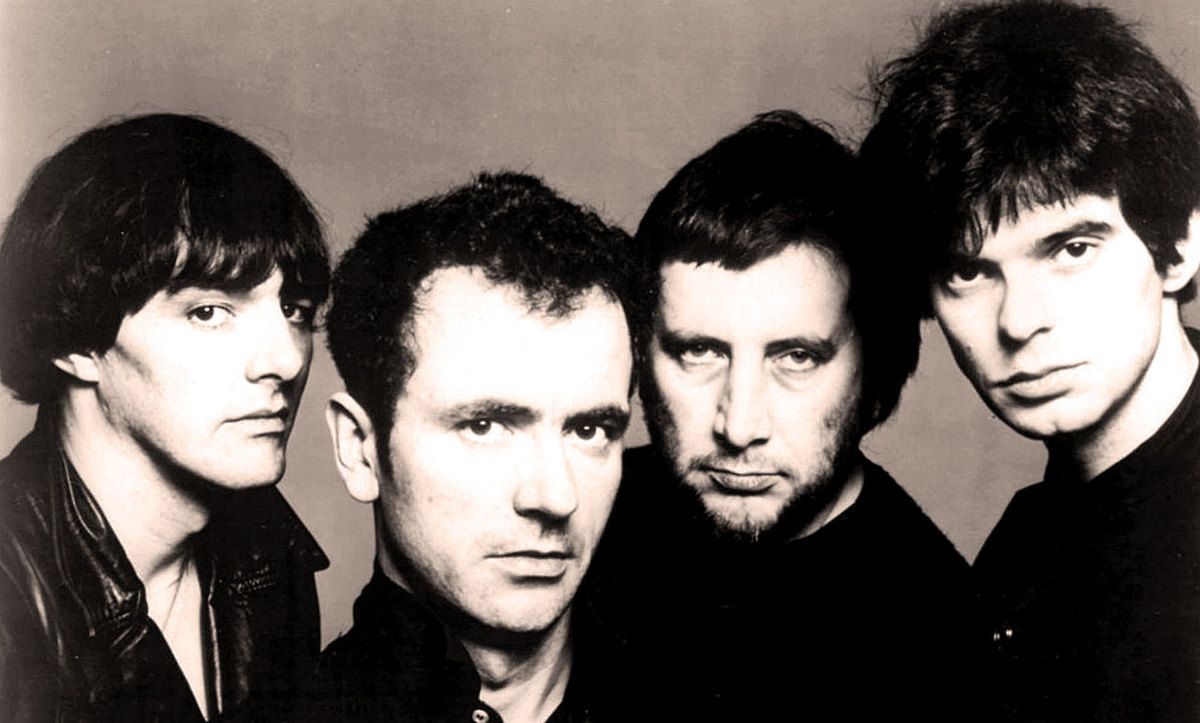 The Stranglers - Golden Brown : article avec traduction, histoire, six versions, dix reprises.