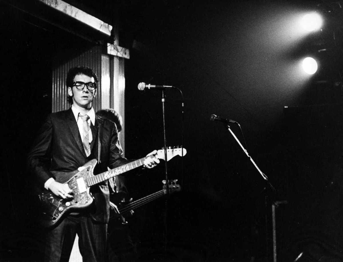 Elvis Costello Oliver's Army : my French translation