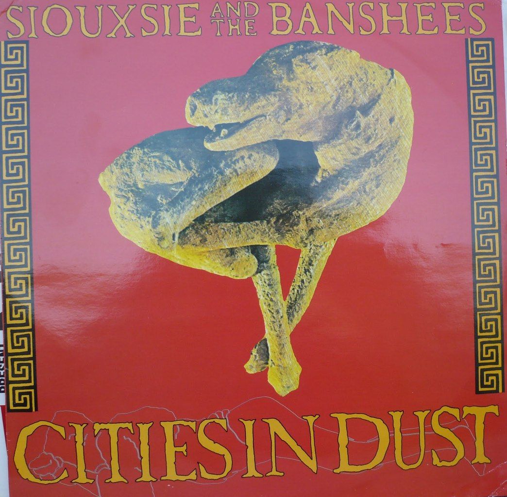  Siouxie Cities in Dust single. Translated in French.