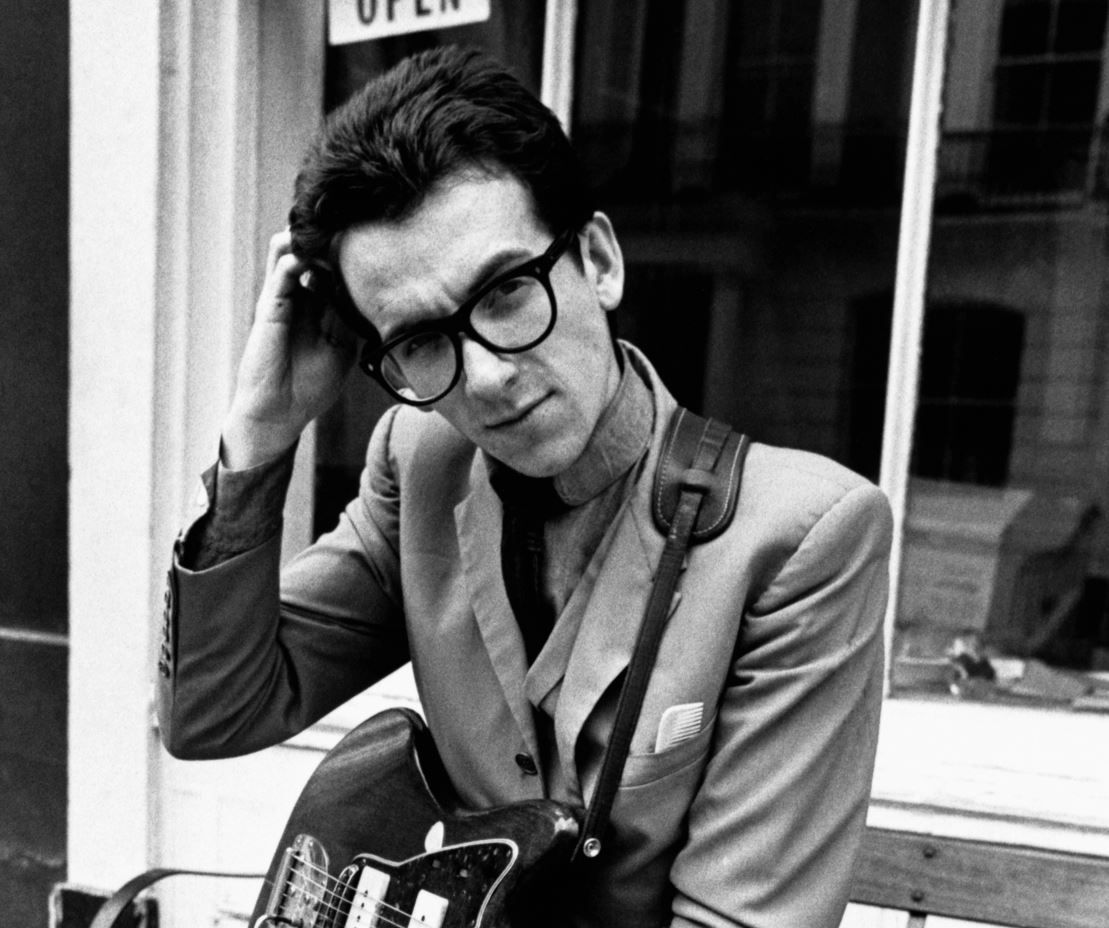 Elvis Costello - Waiting For The End Of The World : traduction des paroles de la chanson, histoire, versions vidéos. Translation in French of Elvis Costello's song lyrics: Waiting For The End Of The World. www.rocktranslation.fr