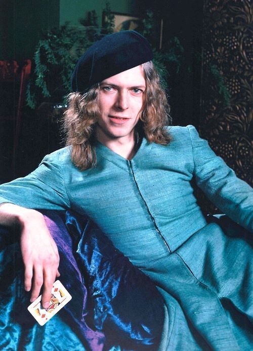 David Bowie Saviour Machine traduction en français documentée dans rocktranslation.fr.