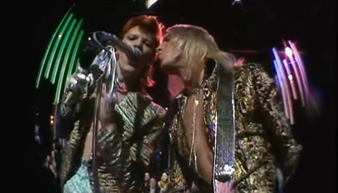 David Bowie : The Jean Genie. Traduction en français, histoire, contexte, photos, versions, reprises, sources d'inspiration. David Bowie : The Jean Genie. trnaslation in French, exhaustive history, context, inspiration sources, photos, Bowie versions, covers. Bog  www.rocktranslation.fr