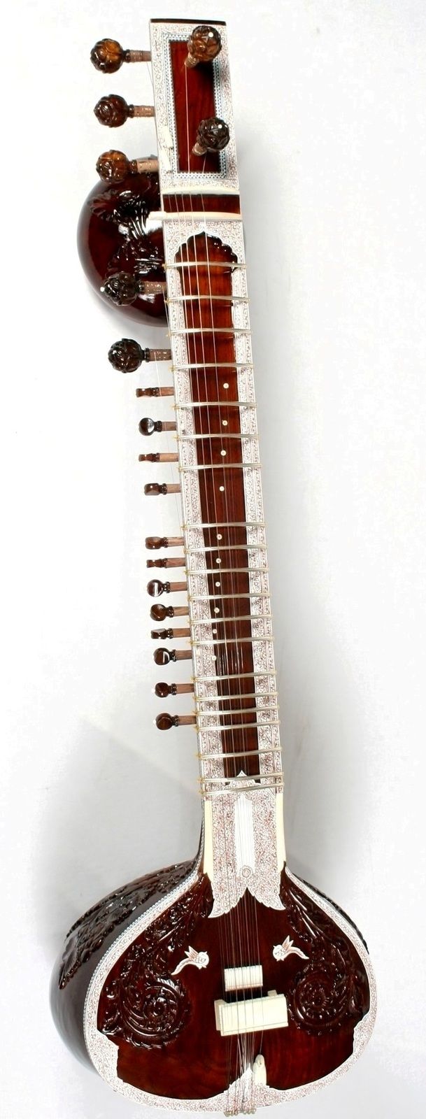 The Beatles - Norwegian Wood : traduction des paroles de la chanson en français, histoire, contexte, explications, interviews, différentes versions.