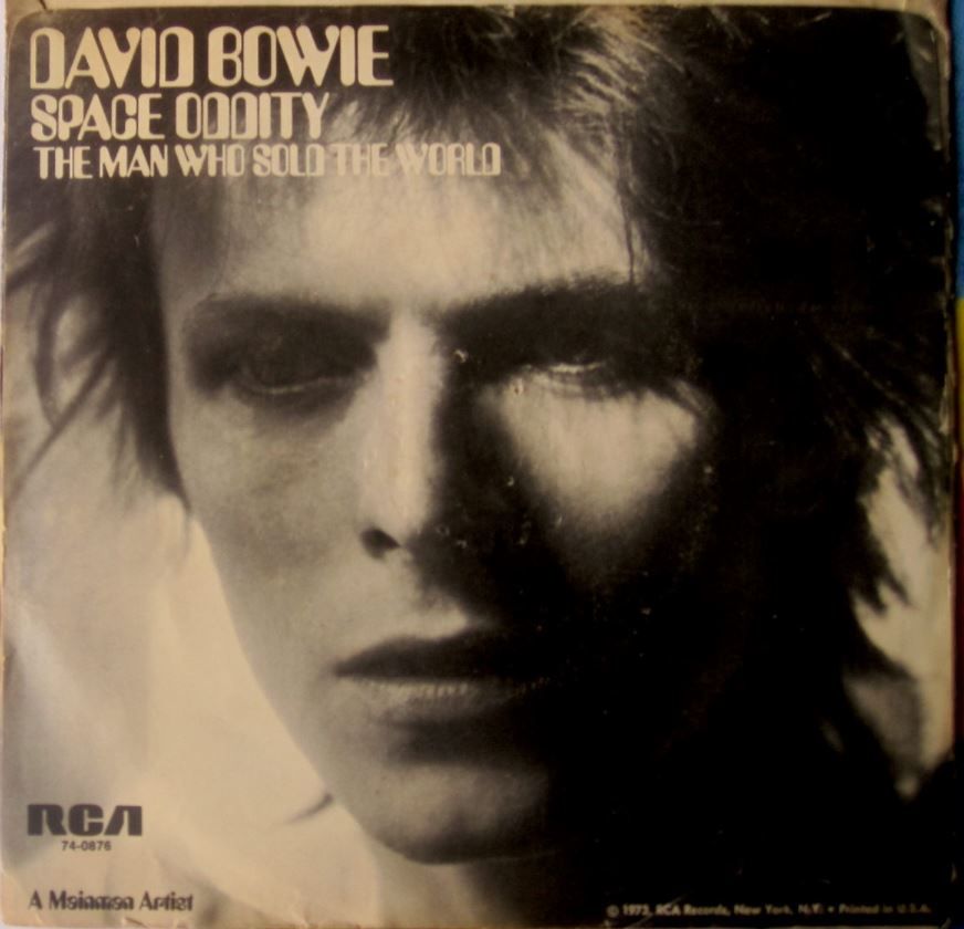 David Bowie - The Man Who Sold The World : traduction en français des paroles, histoire, contexte, interprétation, versions Bowie différentes les unes des autres, et nombreuses reprises également variées. All the article is in both ENGLISH and French.