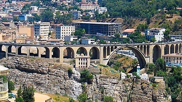 Pont de Sidi-Rached - Longueur : 447 mètres - 27 arches - la plus grande : 107 mètres au-dessus du ravin