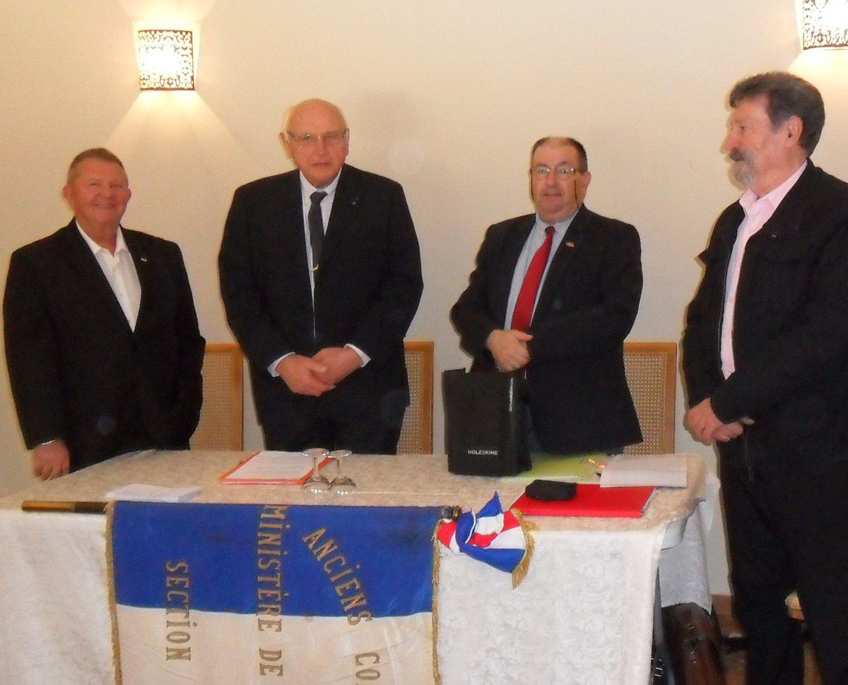 De gauche à droite : le nouveau président Francis Szwec, Jean-Louis Baudhuin président d'honneur, Jean-Paul Bachet président national et Henri Sabatier vice-président, secrétaire général de l'association.