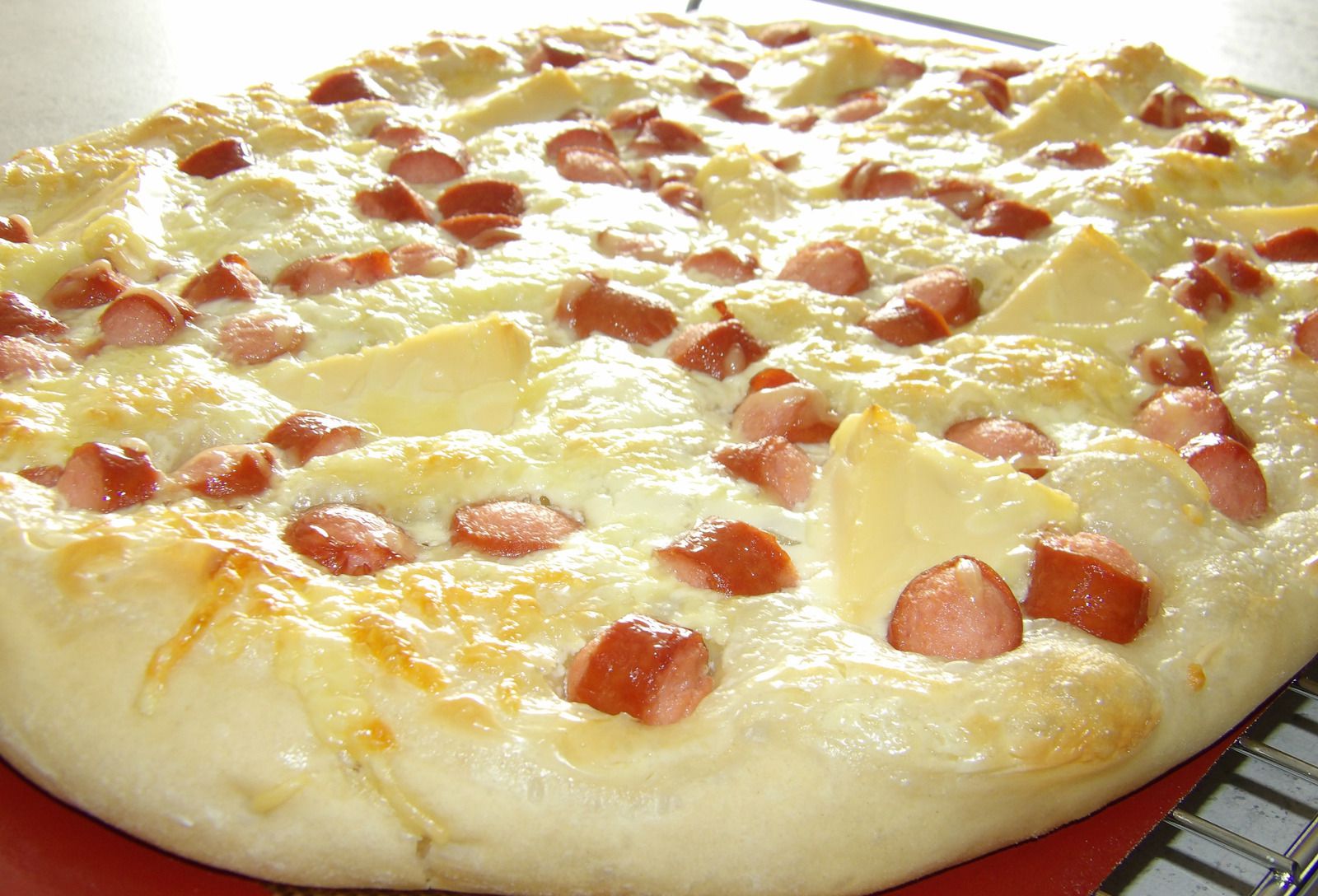 Pizza saucisses Vache qui Rit, recette facile, cook, recette pizza