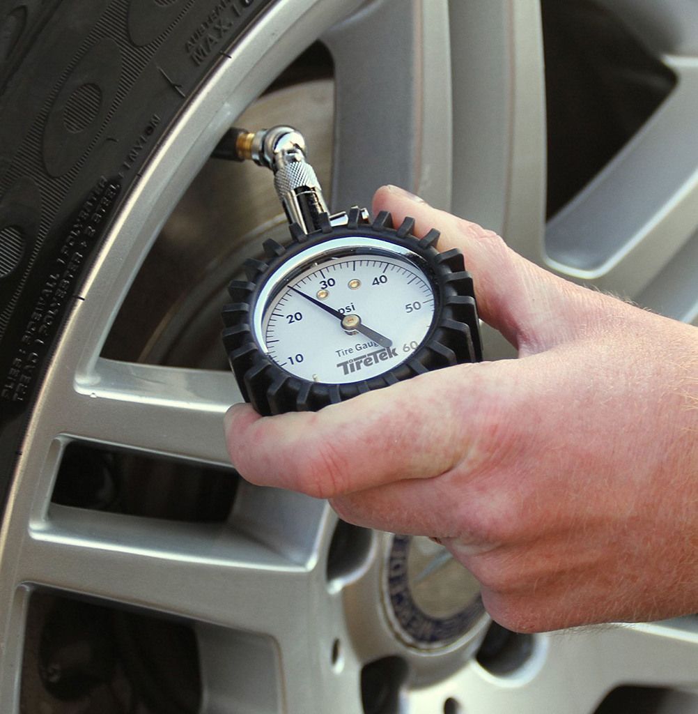 Selecting Digital Tire Pressure Gauge - Car and Driver