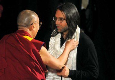 Keith-Raniere-secte-NXIVM-rencontre-dalai-lama-2009-psycho-criminologie-com