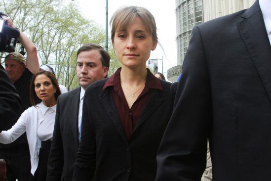 allison-mack-secte-nexivm-au-tribunal-federal-court-in-brooklyn-reuters-2-crimino-psychologie.com