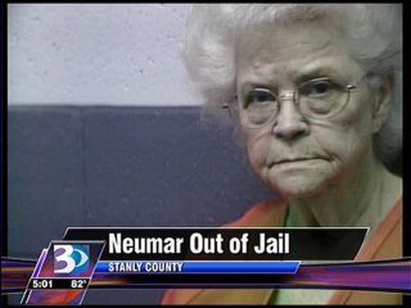 Betty Neumar sort de prison