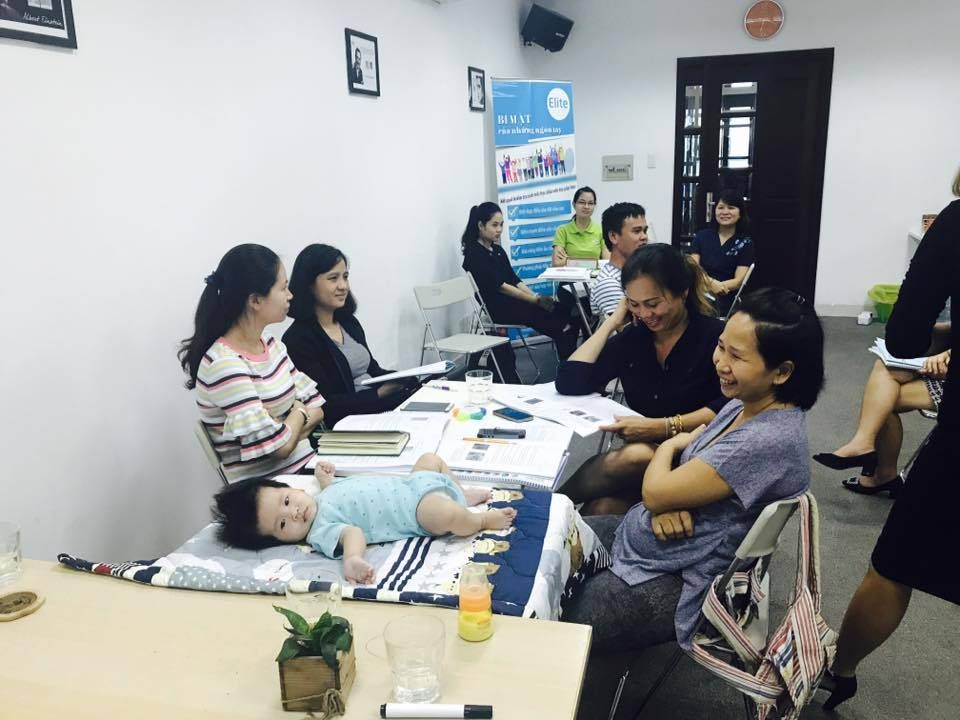 Khách hàng tại sinh trắc vân tay Elite Symbol