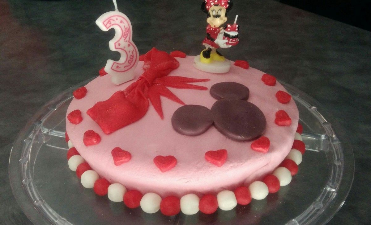 Gateau D Anniversaire Au Chocolat Patissier Decore En Pate A Sucre Les P Tits Plats De Mili