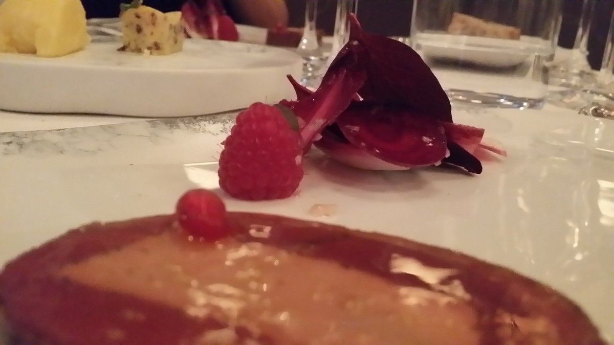 Pigeon foie gras et salade rouge L'Agapé Restaurant Paris 17