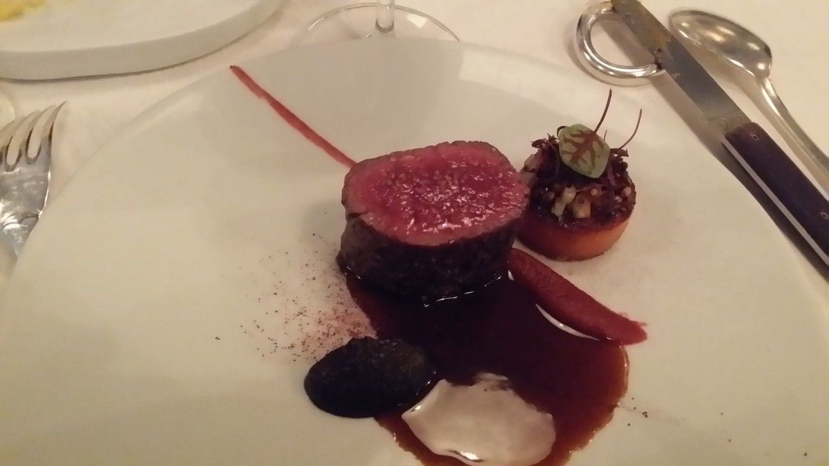 Filet de chevreuil de Sologne, patates douces et trompettes de la mort l'Agapé restaurant Paris17