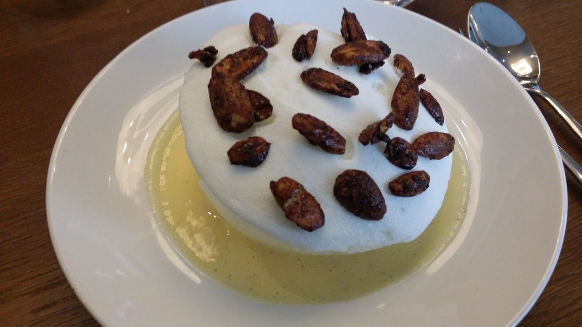 Ile flottante aux amandes caramélisées Restaurant l'Oseille Paris 2